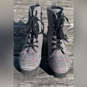 Plaid Shoe Boots, Size 7